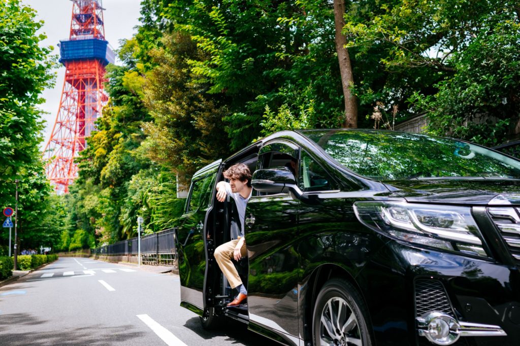 Enjoy Japan in a luxurious private vehicle