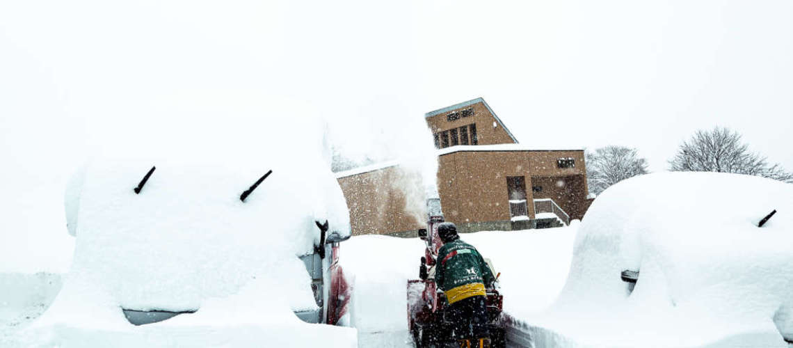 Snow clearing Hirafu