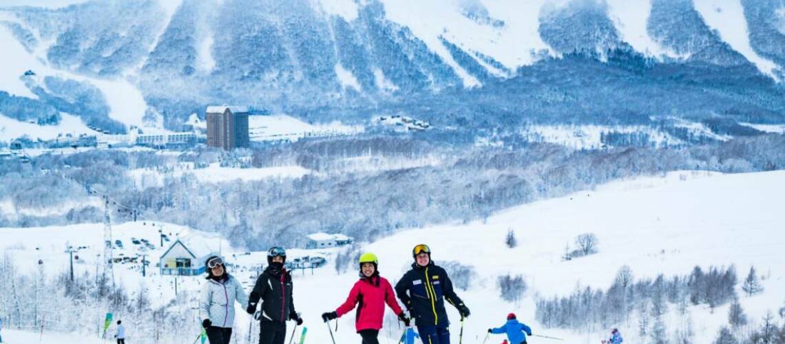 Hokkaido Ski Club Instructor with guests in Rusutsu
