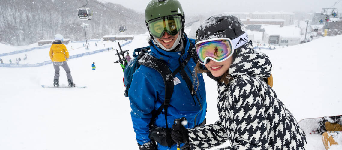 Ski instructor with guest in Niseko